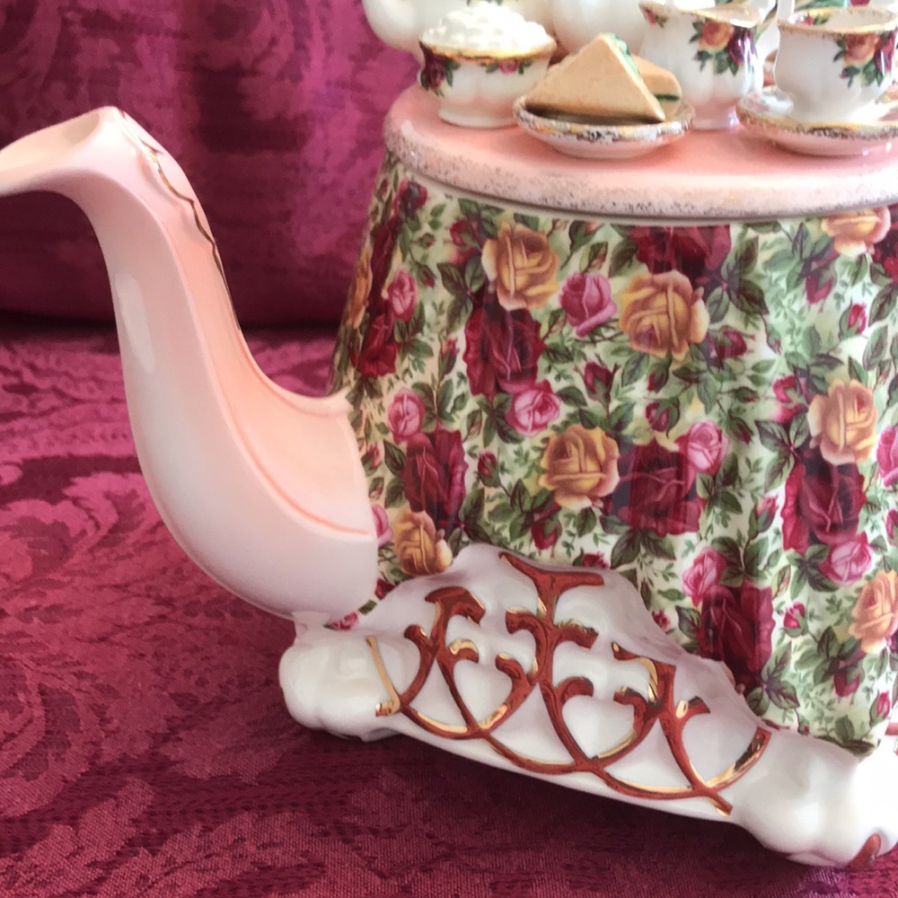 ๐ฅHOST PICK๐ฅRARE 24kt Gold Trim Royal Albert Old Country Roses Decorative Teapot - Picture 5 of 10